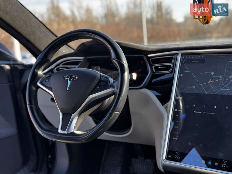 Ліфтбек Tesla Model S 2015 в Одесі