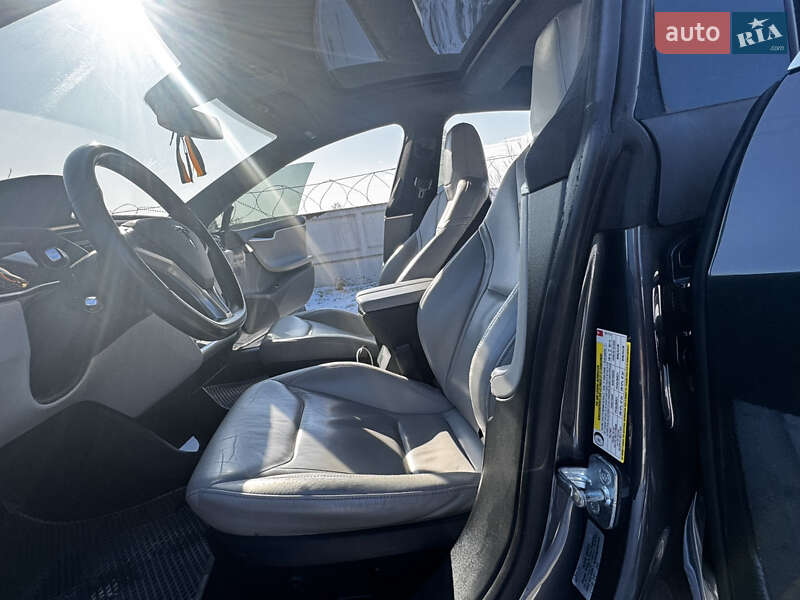 Ліфтбек Tesla Model S 2015 в Одесі