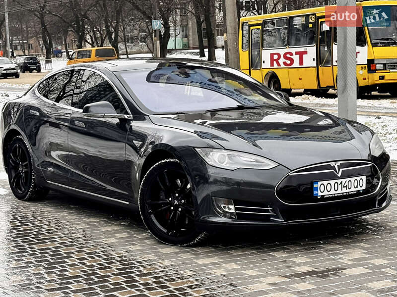 Ліфтбек Tesla Model S 2015 в Одесі