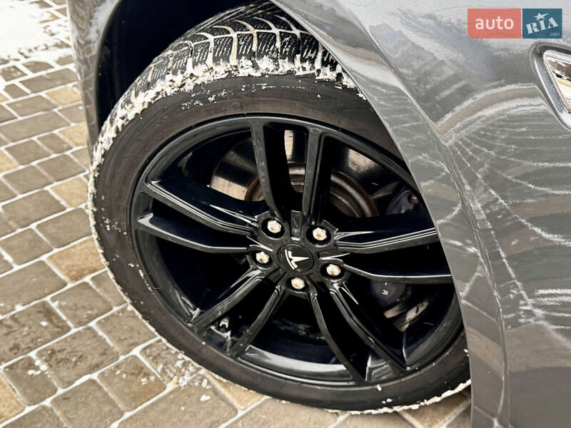 Ліфтбек Tesla Model S 2015 в Одесі