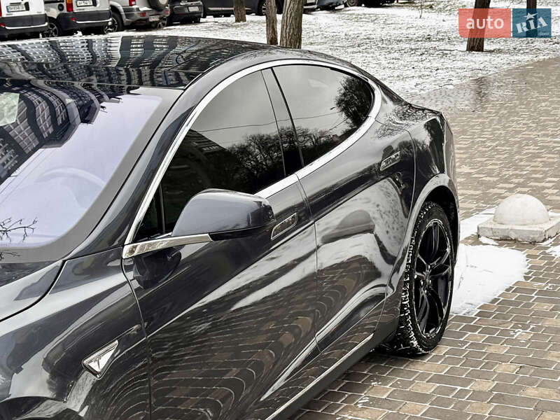 Ліфтбек Tesla Model S 2015 в Одесі