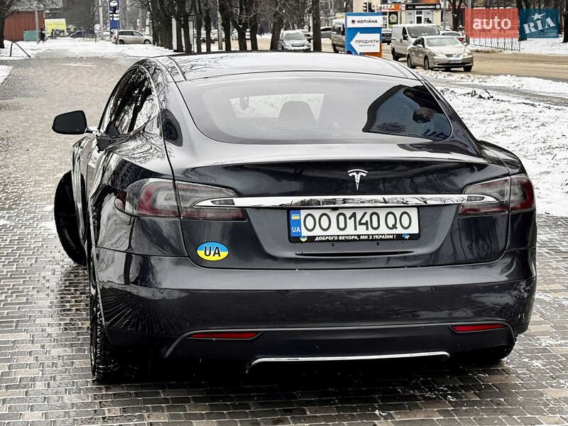 Ліфтбек Tesla Model S 2015 в Одесі