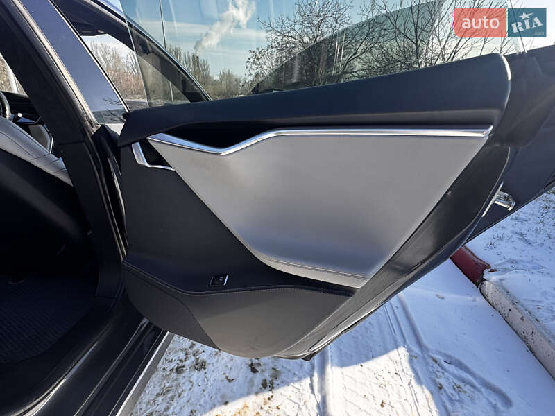 Ліфтбек Tesla Model S 2015 в Одесі