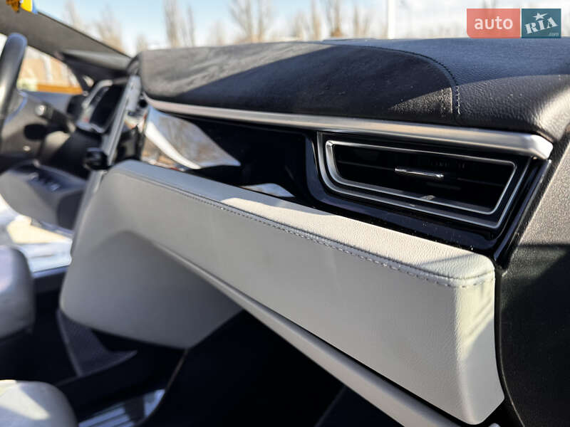 Ліфтбек Tesla Model S 2015 в Одесі