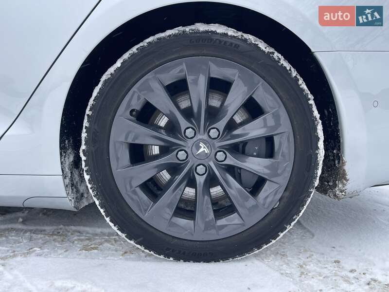 Ліфтбек Tesla Model S 2018 в Києві