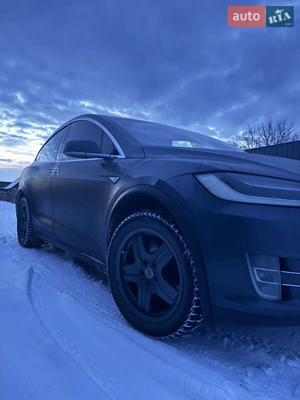 Лифтбек Tesla Model S 2015 в Киеве