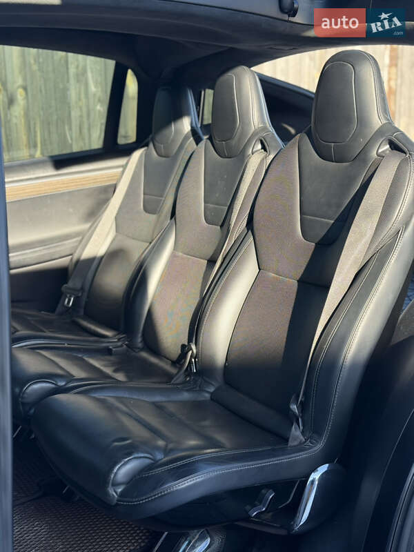 Лифтбек Tesla Model S 2015 в Киеве