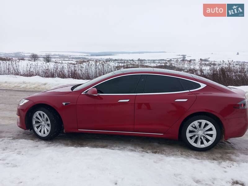 Лифтбек Tesla Model S 2016 в Новояворовске