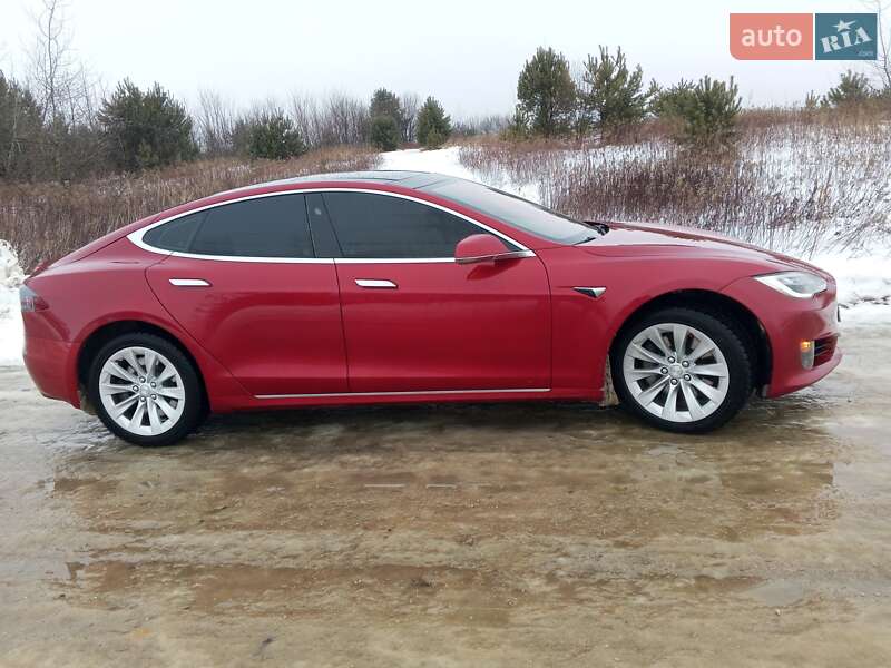 Лифтбек Tesla Model S 2016 в Новояворовске
