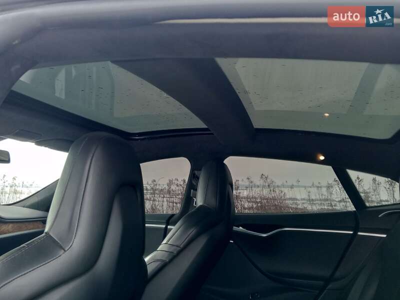 Лифтбек Tesla Model S 2016 в Новояворовске