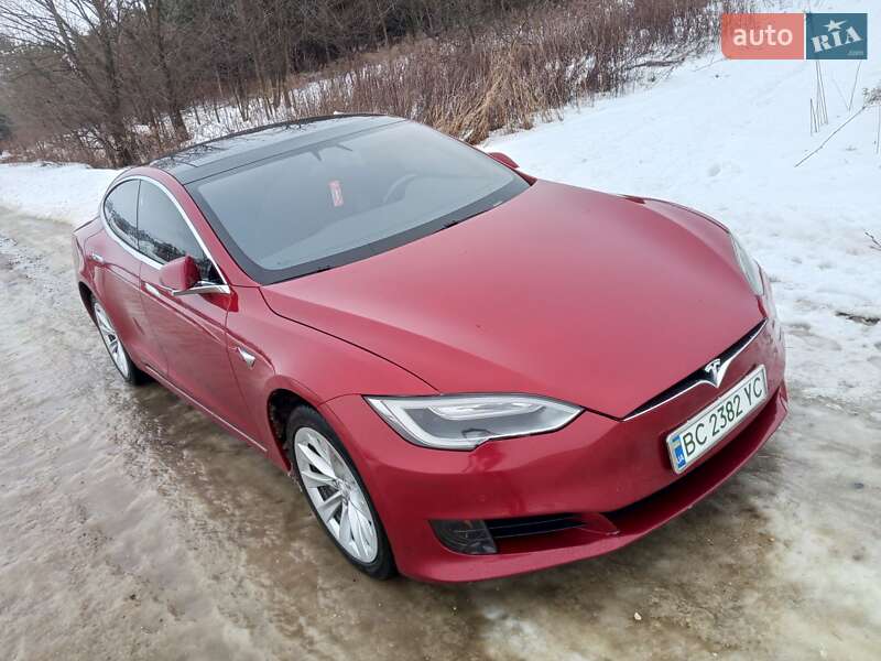 Лифтбек Tesla Model S 2016 в Новояворовске