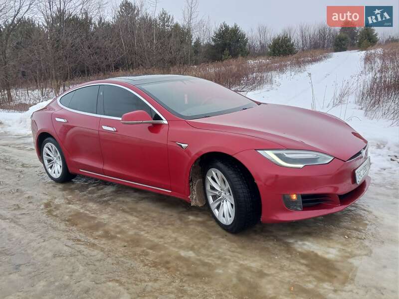 Лифтбек Tesla Model S 2016 в Новояворовске