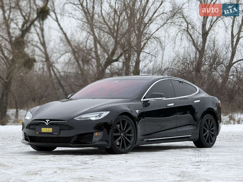 Лифтбек Tesla Model S 2016 в Киеве