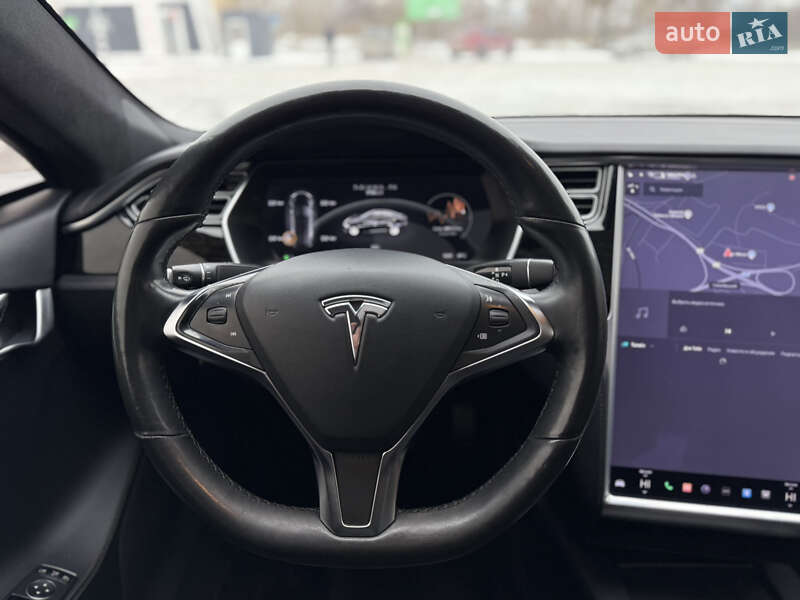 Лифтбек Tesla Model S 2016 в Киеве