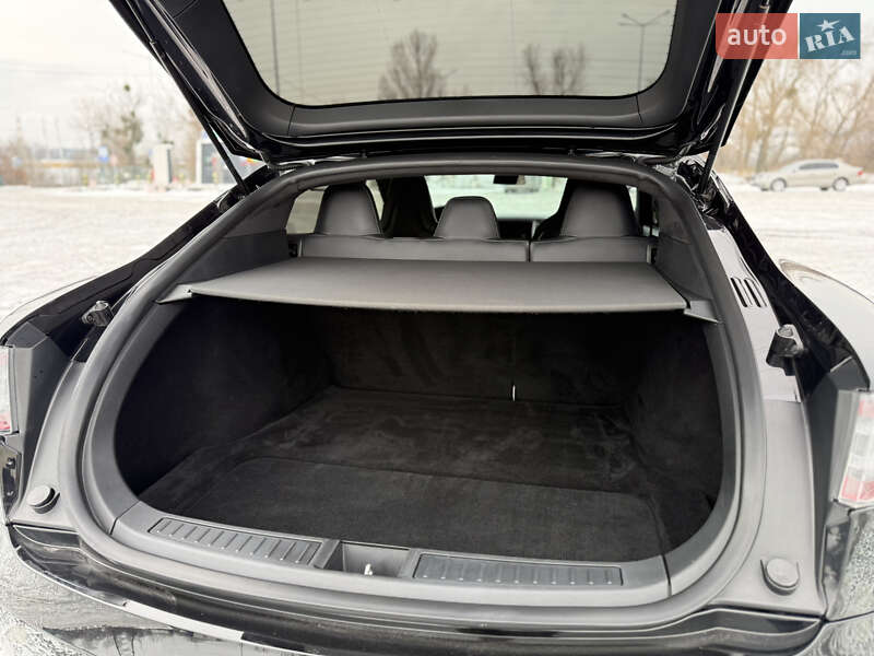 Лифтбек Tesla Model S 2016 в Киеве