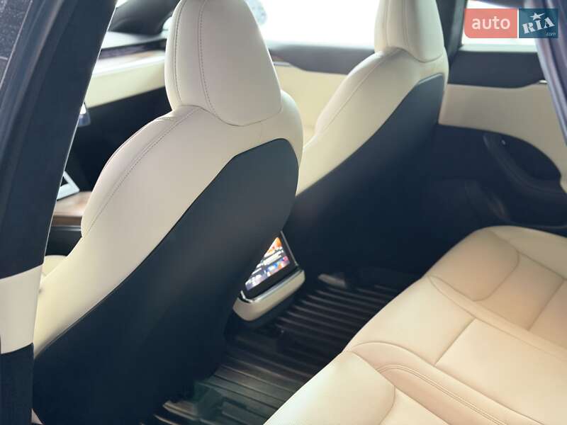 Лифтбек Tesla Model S 2022 в Виннице