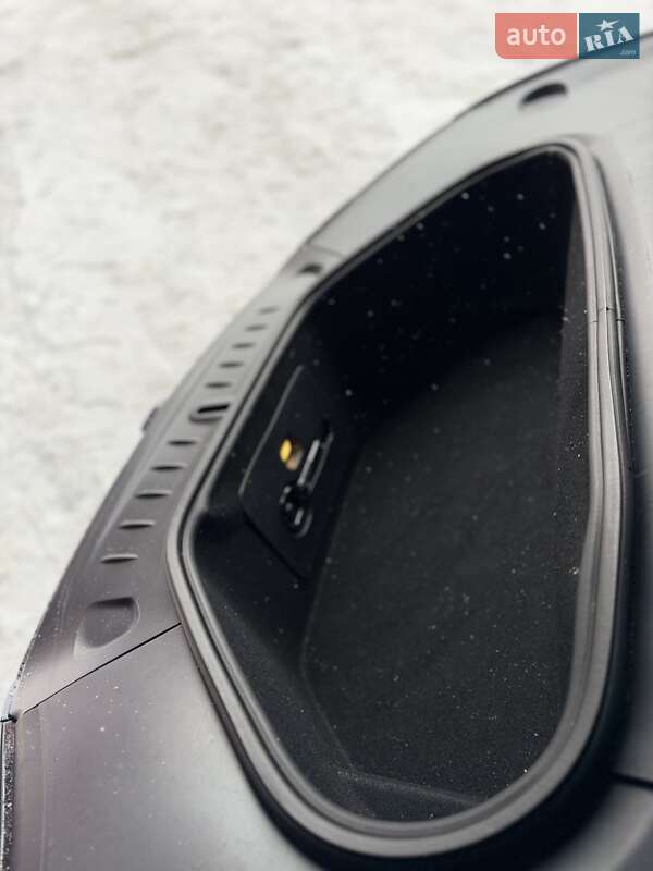 Лифтбек Tesla Model S 2022 в Виннице