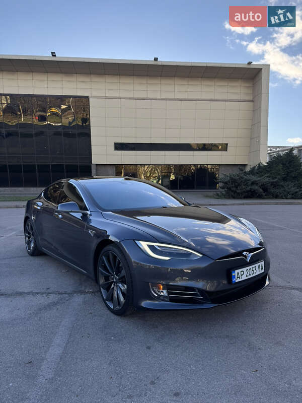 Лифтбек Tesla Model S 2016 в Запорожье