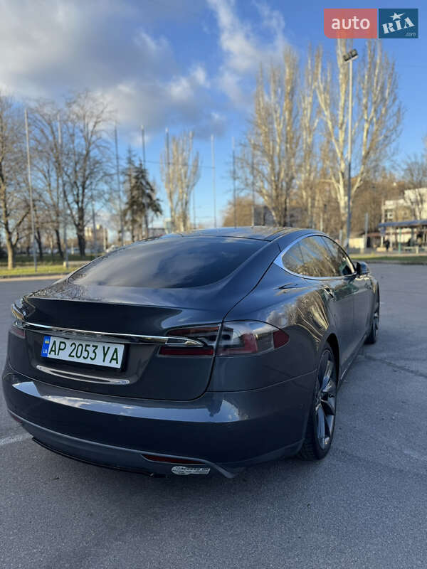 Лифтбек Tesla Model S 2016 в Запорожье