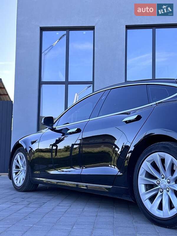Ліфтбек Tesla Model S 2017 в Виноградові