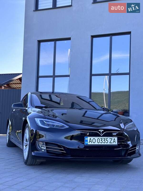 Ліфтбек Tesla Model S 2017 в Виноградові
