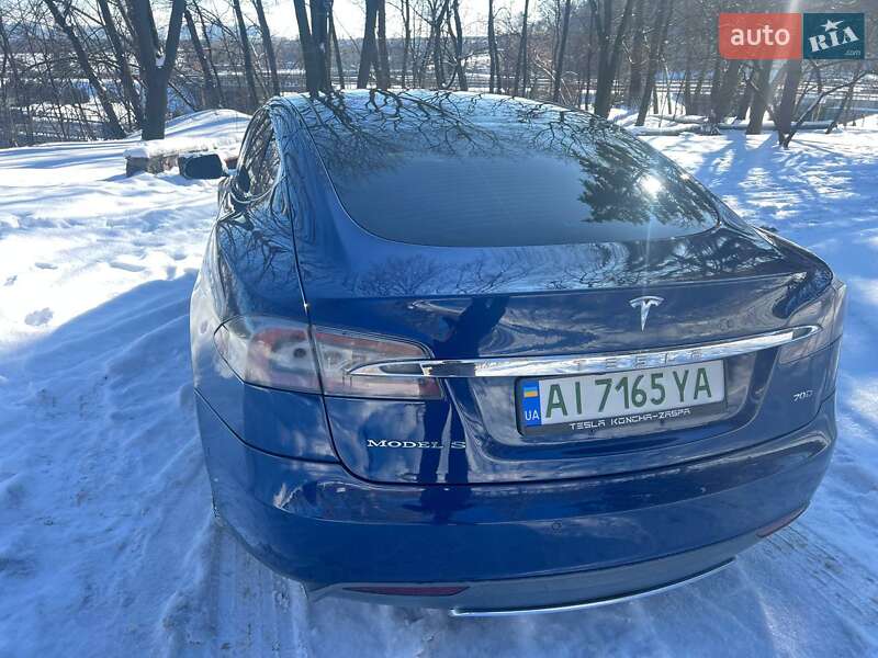 Ліфтбек Tesla Model S 2015 в Києві