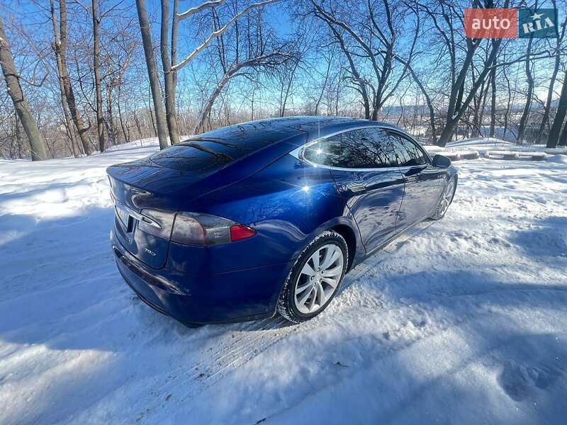 Ліфтбек Tesla Model S 2015 в Києві