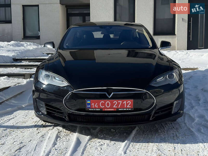 Лифтбек Tesla Model S 2015 в Львове