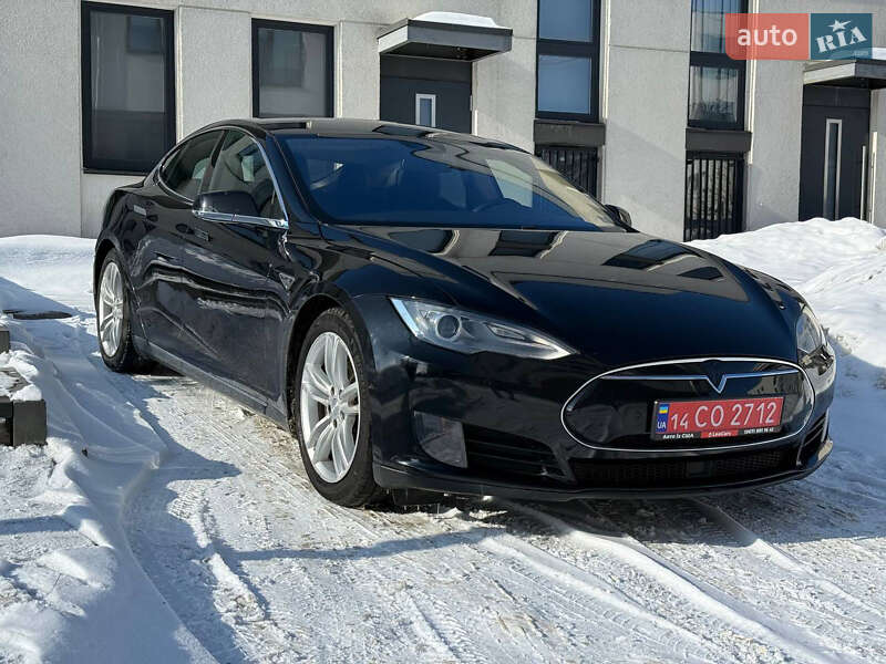 Лифтбек Tesla Model S 2015 в Львове