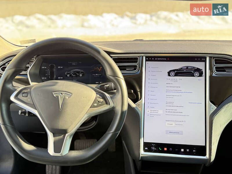 Лифтбек Tesla Model S 2015 в Львове