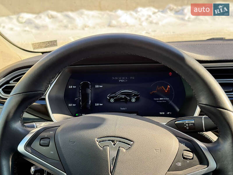 Лифтбек Tesla Model S 2015 в Львове