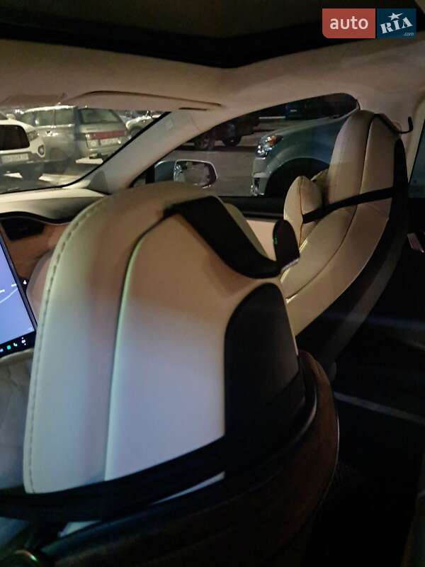 Ліфтбек Tesla Model S 2019 в Одесі