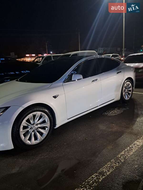 Лифтбек Tesla Model S 2019 в Одессе