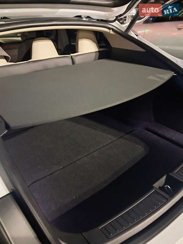 Лифтбек Tesla Model S 2019 в Одессе