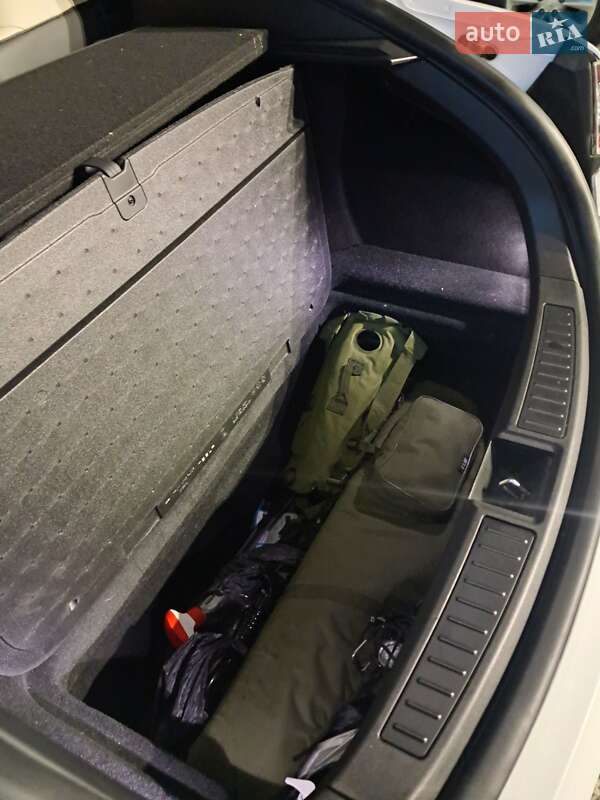 Лифтбек Tesla Model S 2019 в Одессе