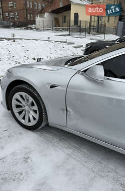 Лифтбек Tesla Model S 2017 в Днепре
