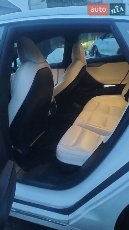 Ліфтбек Tesla Model S 2020 в Львові фото 13 Ліфтбек Tesla Model S 2020 в Львові