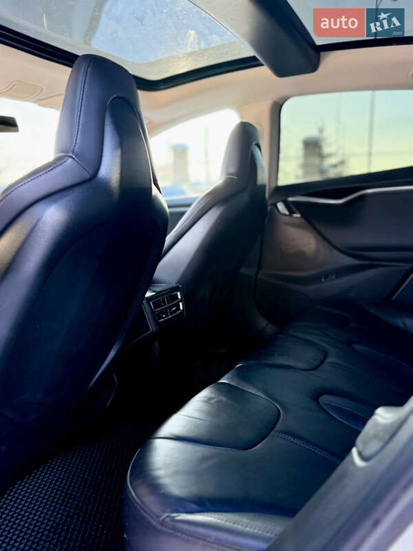 Ліфтбек Tesla Model S 2014 в Вінниці