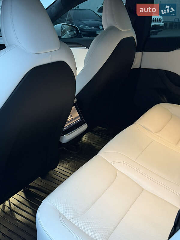Лифтбек Tesla Model S 2021 в Виннице