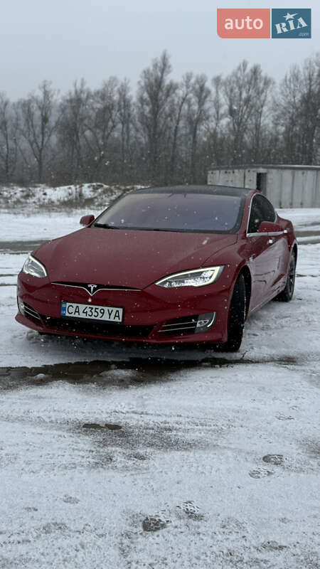 Ліфтбек Tesla Model S 2017 в Чернівцях