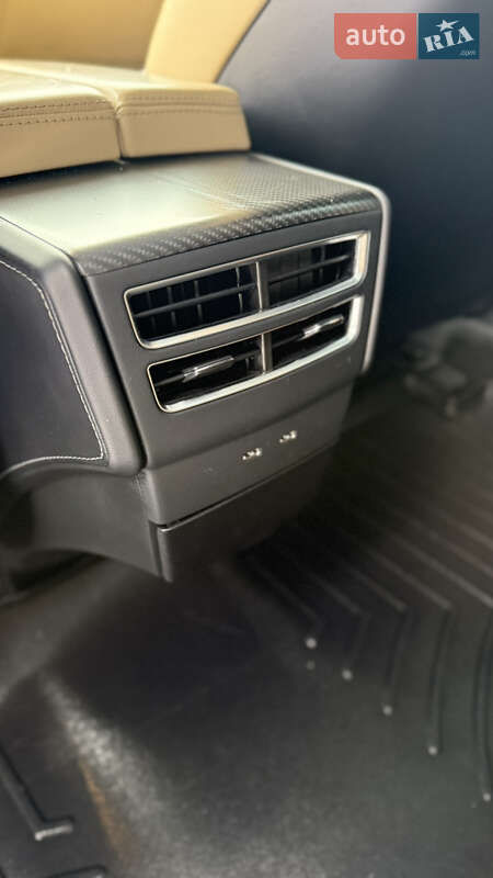 Ліфтбек Tesla Model S 2017 в Чернівцях