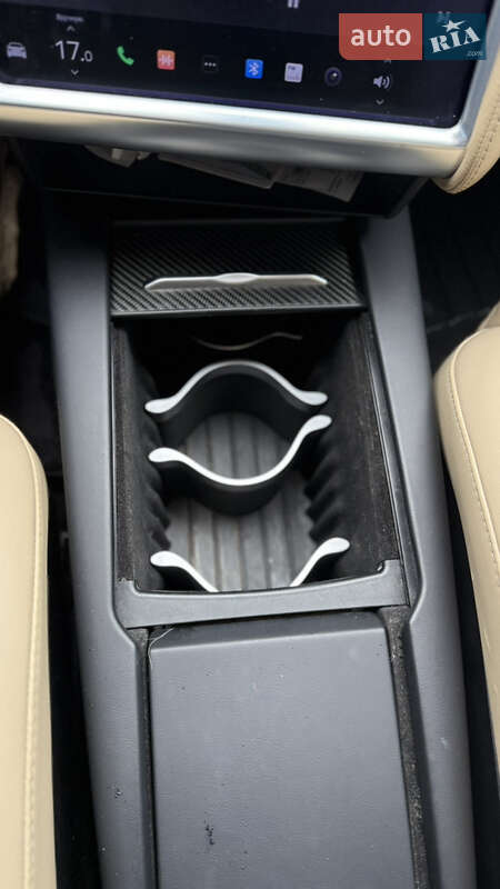 Ліфтбек Tesla Model S 2017 в Чернівцях