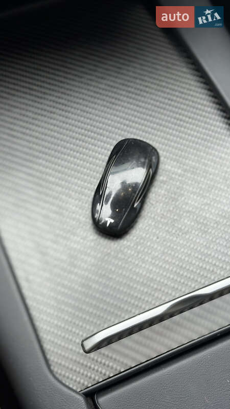 Ліфтбек Tesla Model S 2017 в Чернівцях