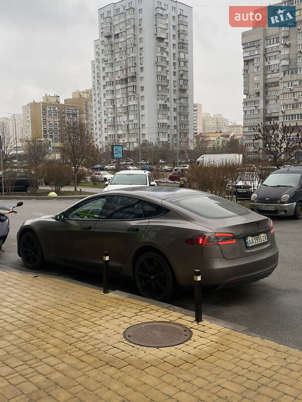 Ліфтбек Tesla Model S 2015 в Черкасах
