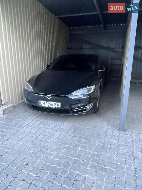 Ліфтбек Tesla Model S 2017 в Одесі