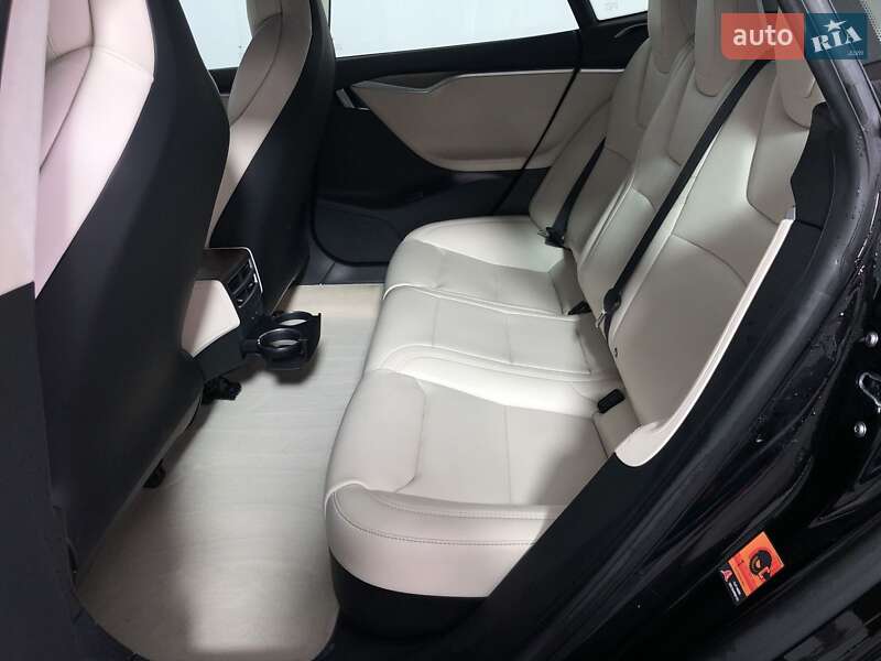 Ліфтбек Tesla Model S 2017 в Одесі