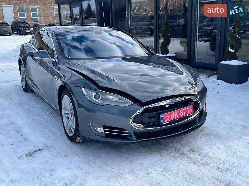 Tesla Model S 2013