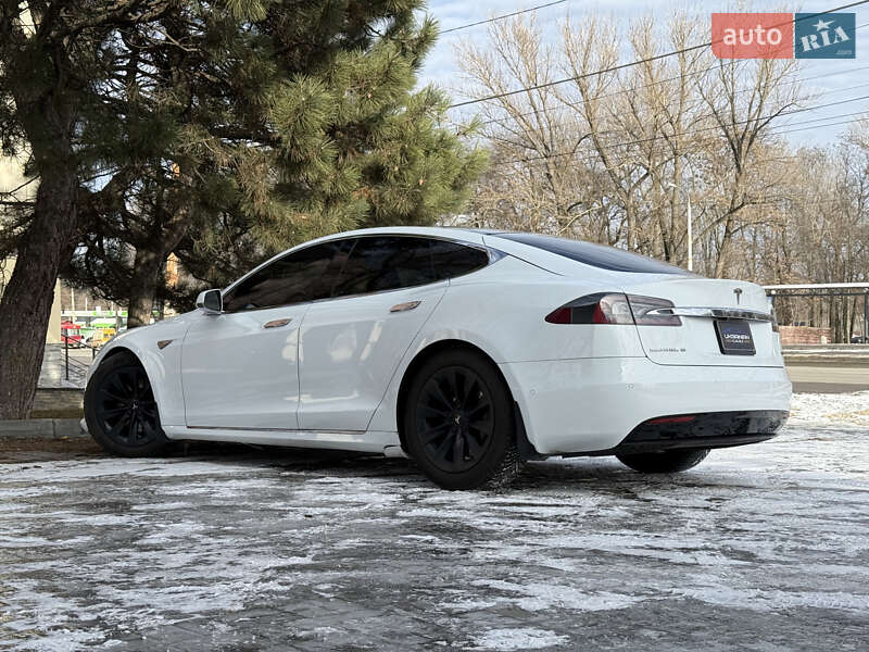Лифтбек Tesla Model S 2016 в Днепре фото 9 Лифтбек Tesla Model S 2016 в Днепре