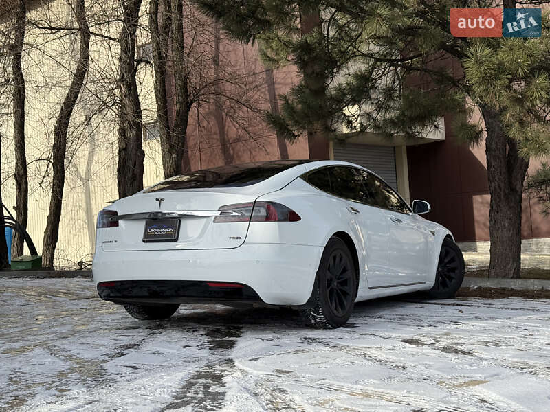 Лифтбек Tesla Model S 2016 в Днепре фото 12 Лифтбек Tesla Model S 2016 в Днепре