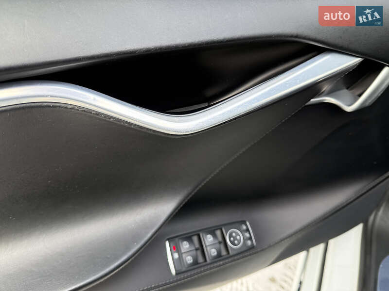 Лифтбек Tesla Model S 2016 в Днепре фото 14 Лифтбек Tesla Model S 2016 в Днепре
